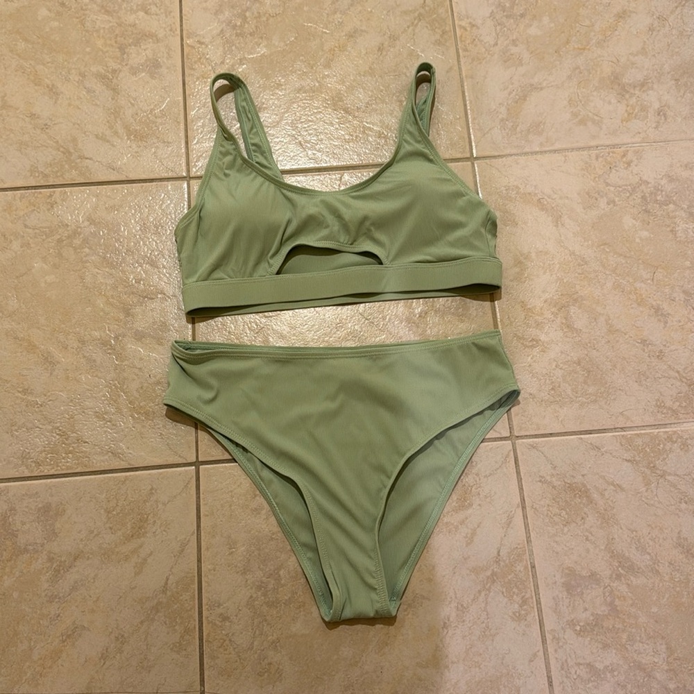 SHEIN. Green cutout bikini. Size small